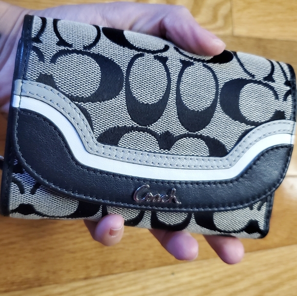 Coach Wallet - Picture 6 of 6